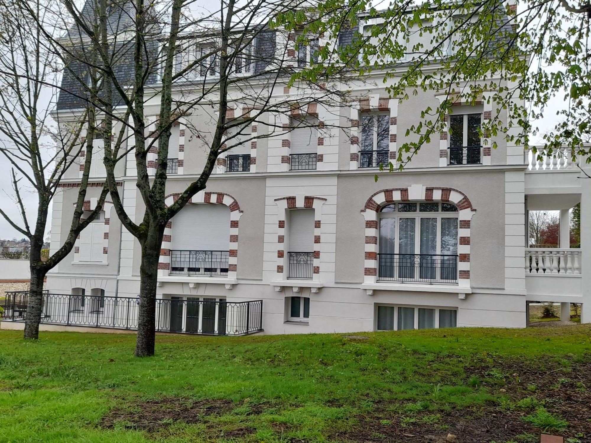 Appart Dans Petit Chateau En Centre Ville Lagny Exterior foto